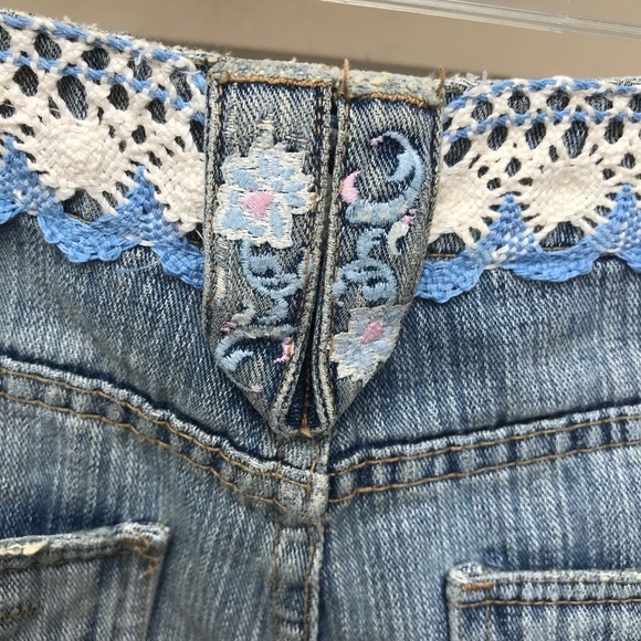 Beautiful Embroidery!  French denim capris (bought in Paris!) NafNaf size 38 - Picture 1 of 8